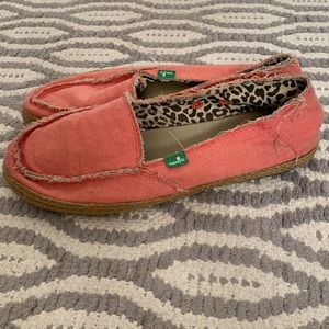 Sanuk slip on shoes womens size 8